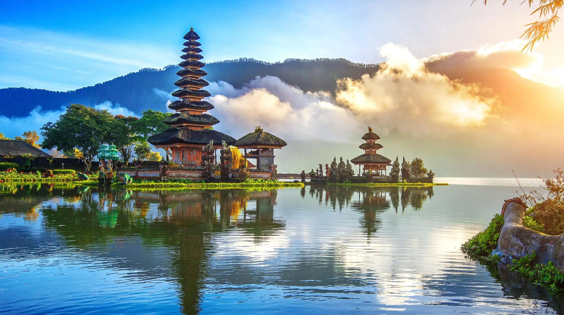 Pura Ulun Danu Beratan temple at sunrise on Lake Beratan, Bali